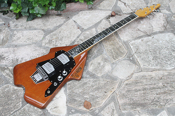 burns-flyte-guitar-00