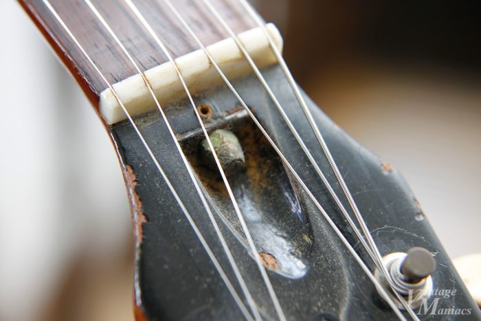 トラスロッドの仕込みやナットの形状は他のギブソン製ギターと共通