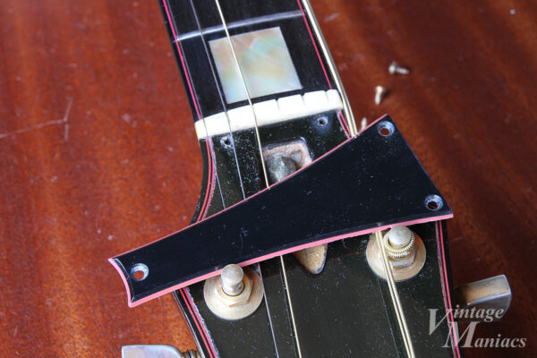 Gibson MK-81のトラスロッドカバー