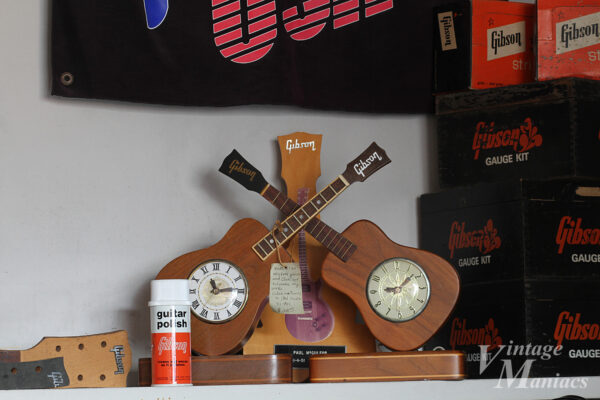 ギブソンの退職記念品のギター型時計