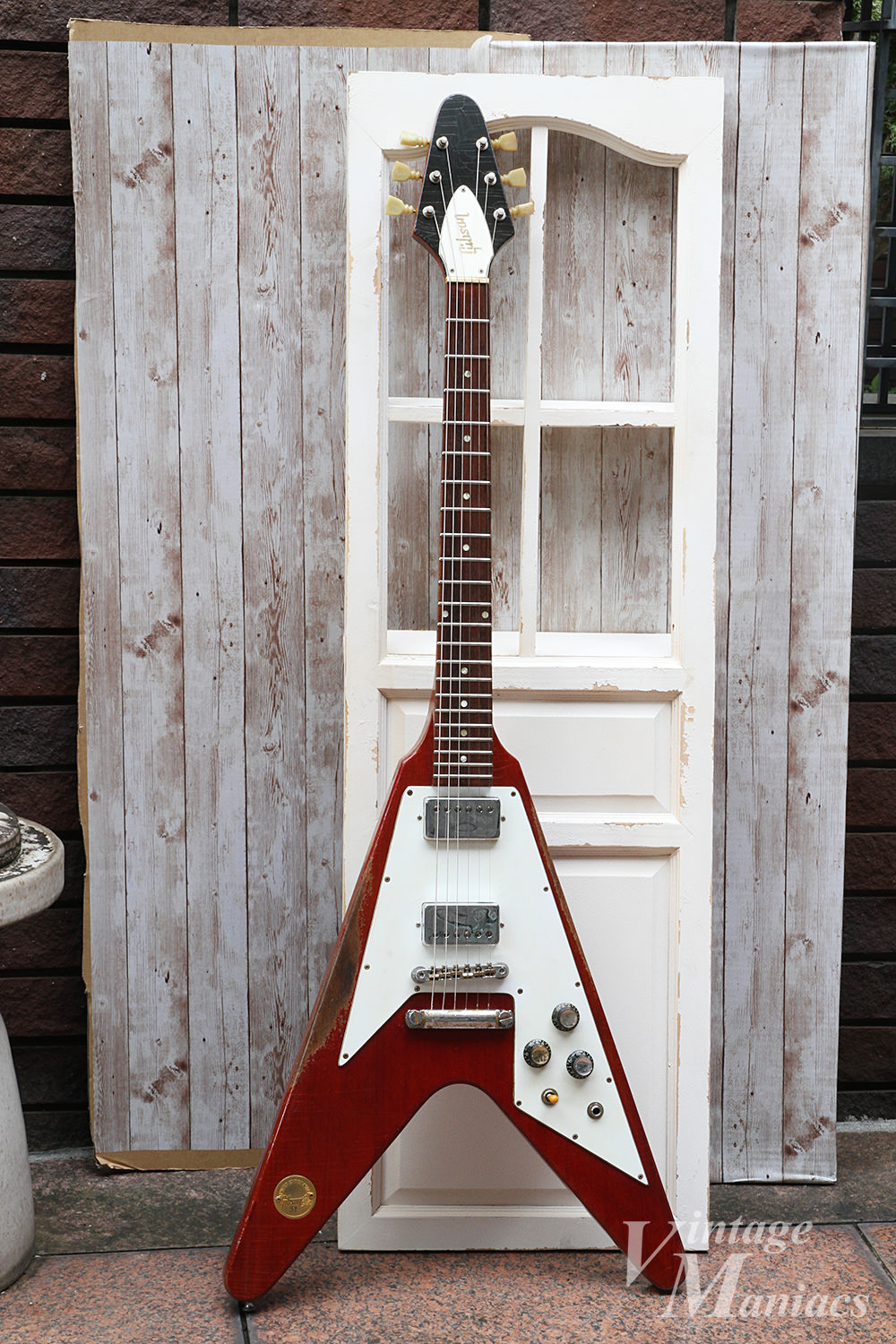 新発売の Gibson FLYING V 2010年製 チェリー ラージピックガード 