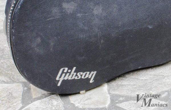 ブラックのGibsonロゴ入りギターケース