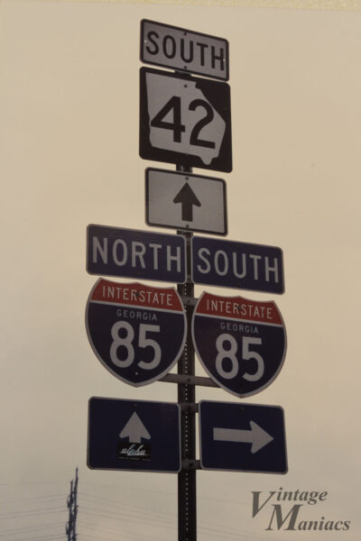 アメリカの道路のロードサイン