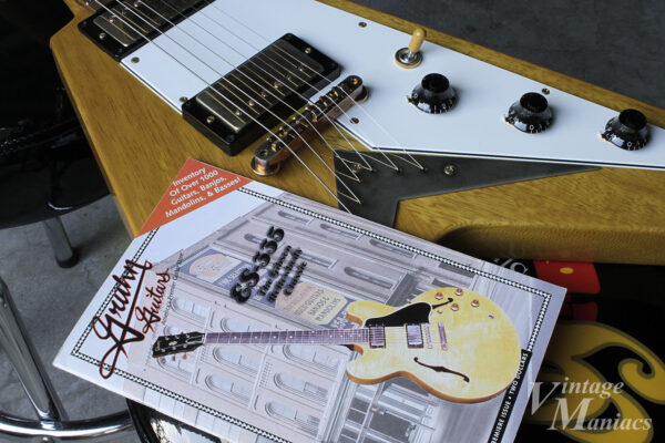 『Gruhn Guitar通販カタログ』の表紙