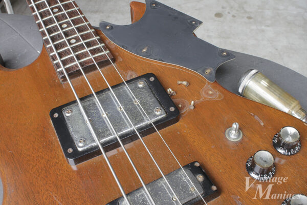 Gibson EB-3Lのピックガードの裏側