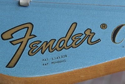 この「アジャスタブル・ネック・パテント」って、一見「ネックの反り修正機能のトラスロッド」と思いがちだけど、実は６３年にPat出願されている、「厚さがネック基材に対して１５％となるラウンド貼り指板による強度確保と製造工程の簡素化」なんだ